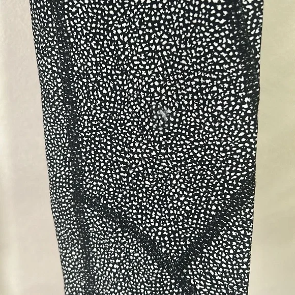 Lululemon Sz 4 Leggings Salt Alpine Black White Print Reflective - Picture 6 of 12